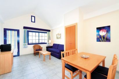 Book bargain holidays to Puerto del Carmen - Cinco Plazas