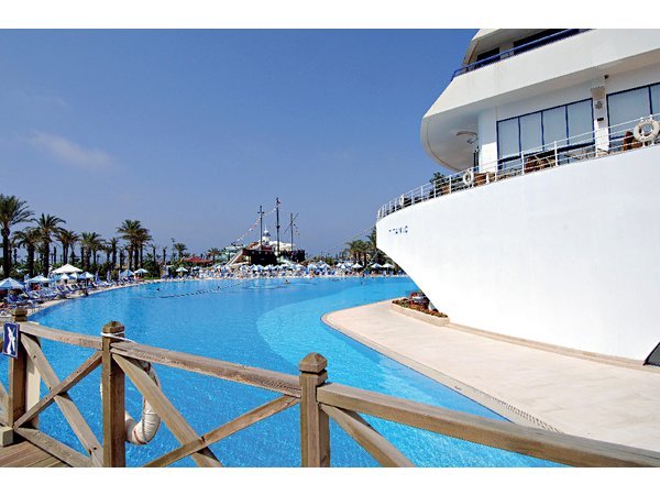 Hotel Titanic Deluxe Beach & Resort
