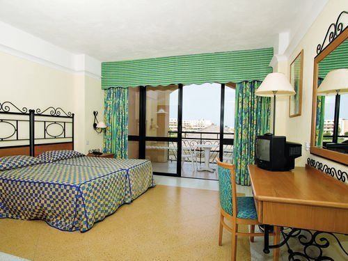 Malta cheap holidays - Ramla Bay